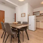 Apartamento Awesome In With Wifi