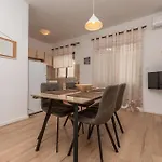 Apartamento Awesome In With Wifi Biograd Na Moru