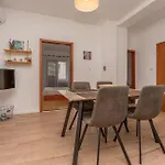 Apartamento Awesome In With Wifi