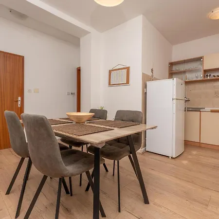 Appartement Awesome In With Wifi