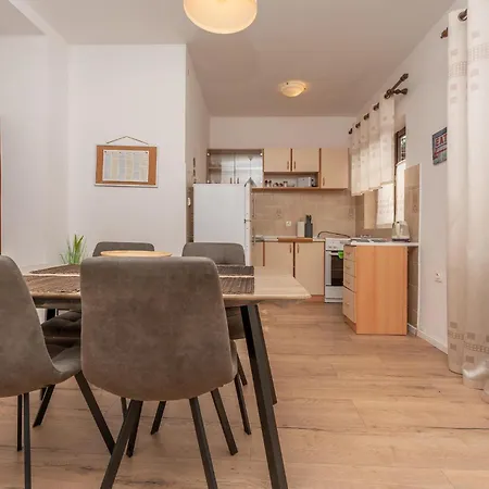 Appartement Awesome In With Wifi *