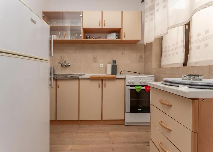 In * Биоград-на-Мору